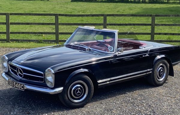 1965 Mercedes-Benz 230SL Pagoda